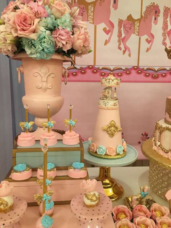 Charming-Carousel-Birthday-Party-Floral-Bouquet