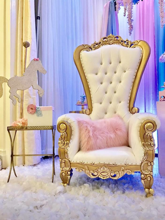 Charming-Carousel-Birthday-Party-Oversized-Chair